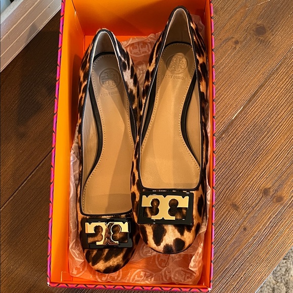 Tory Burch Gigi Pump printed haircalf Natural Leopard Flats with Gold Accents - Picture 10 of 11